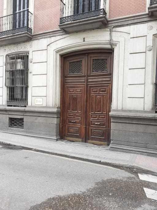 Acogedor Apartamento En Gran Via Madrid Kültér fotó
